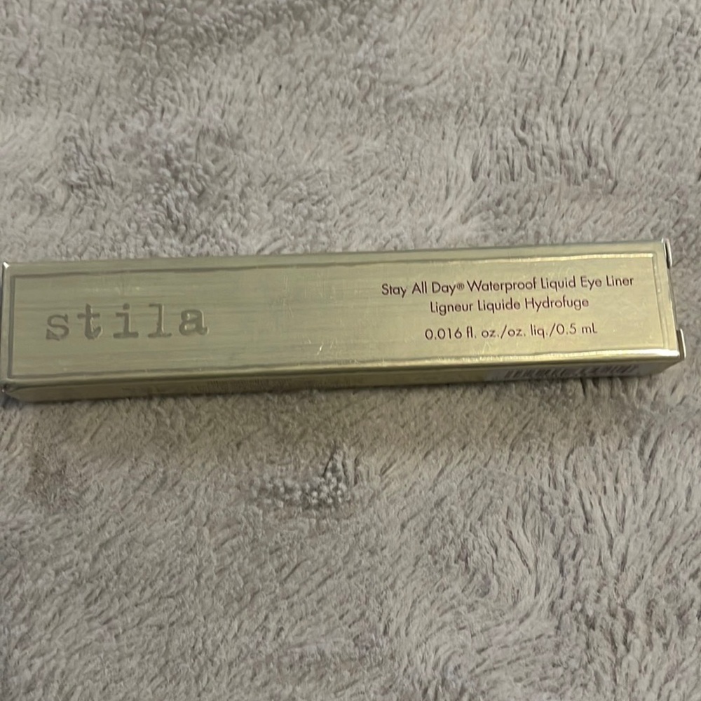 Still waterproof liquid eye liner